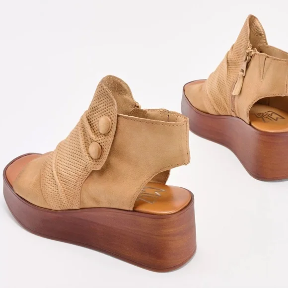 Miz Mooz Leather Platform Wedges - Greenwich/Sand, EU 39 (US 8.5-9) - Picture 1 of 4